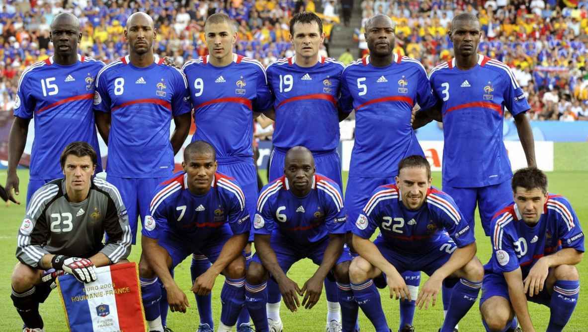 Click to enlarge: France team photo for France